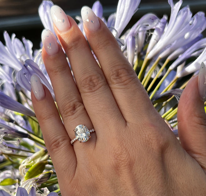 Oval diamond engagement ring 